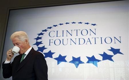 Cựu Tổng thống Bill Clinton bên lề một cuộc thảo luận bàn tròn tại Đại học New York ngày 09/2 /2012. ( Ảnh Reuters)